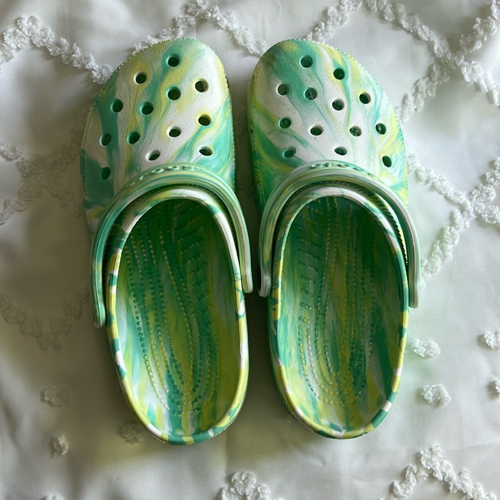 Pistachio Marble Crocs